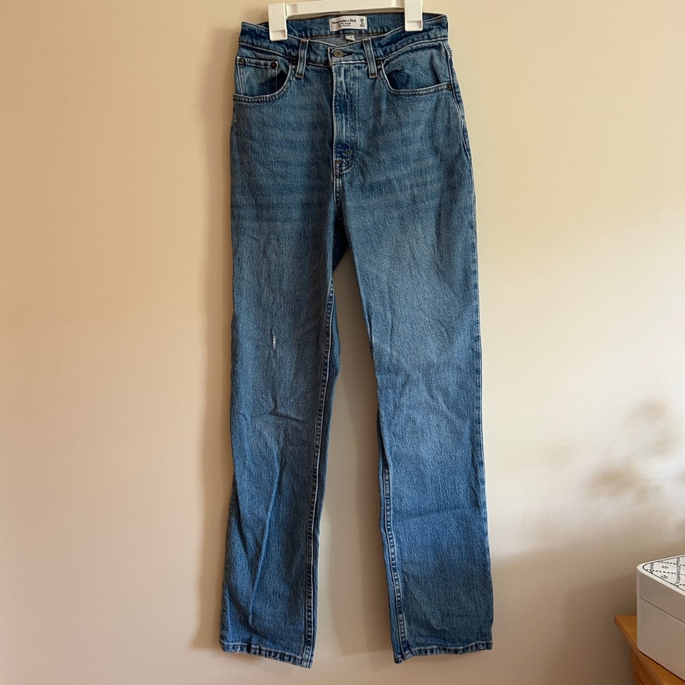 Abercrombie 90s Straight High Rise CurveLove Distressed Jeans